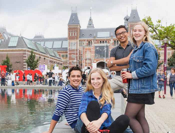 Bachelor's students at Museumplein (Bachelor's brochure)