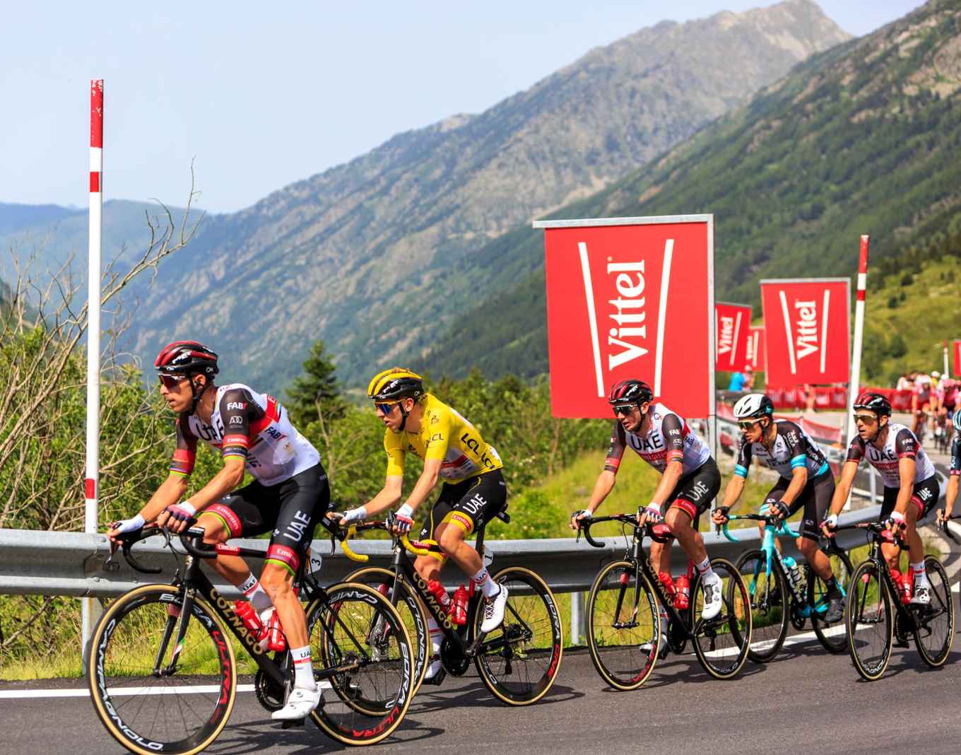 renners op een berg tijdens de Tour de France van 2021