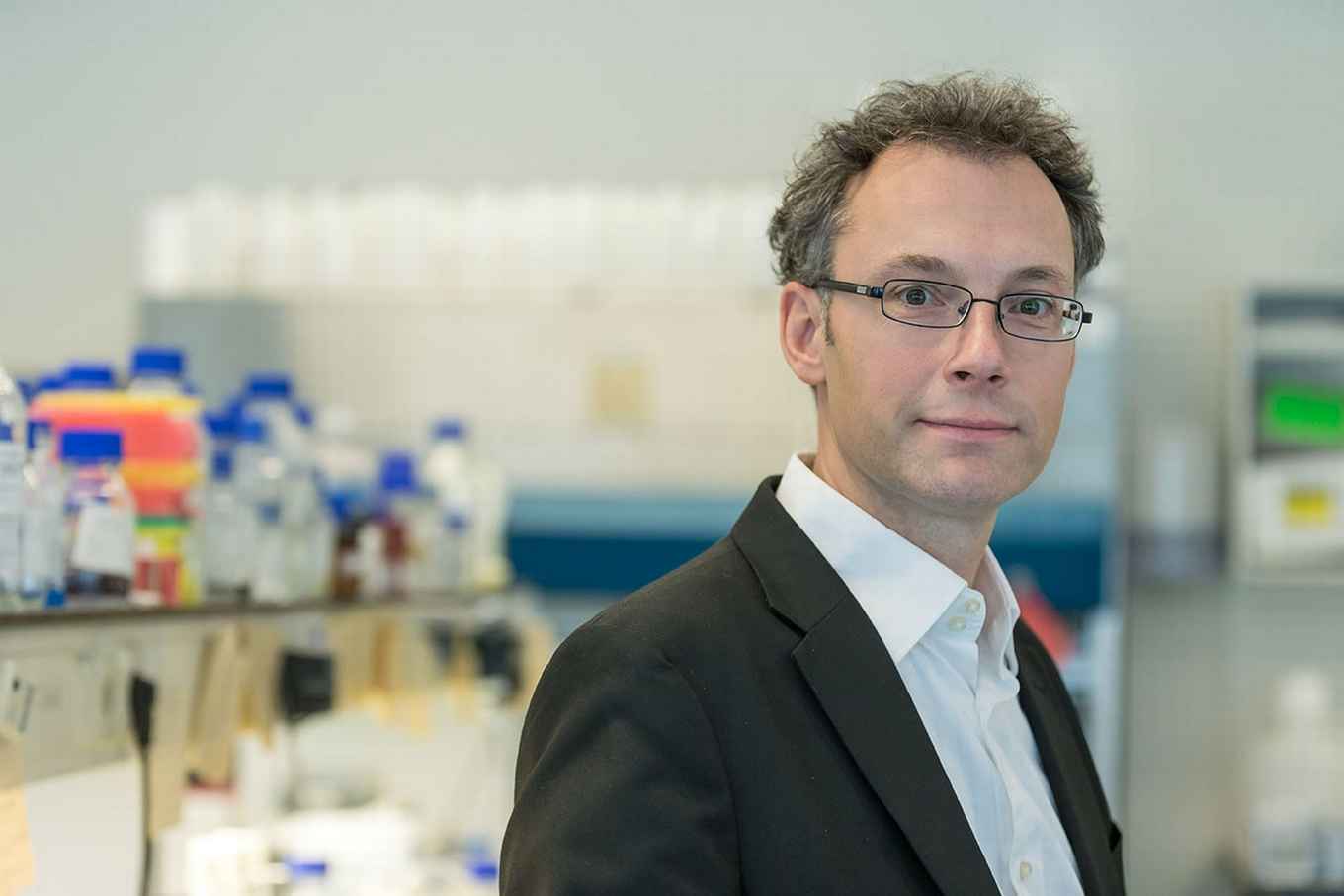 Prof Rogier Sanders, professor Virology