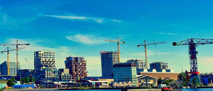 een stad waar wordt gebouwd