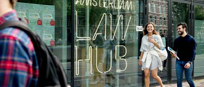 Studenten bij de Amsterdam Law Hub