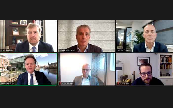 Henk Volberda in gesprek met de koning