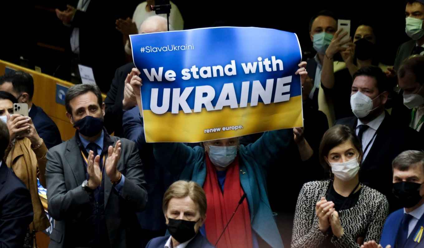 Members of the European Parliament give a standing ovation to show their support for Ukraine during a plenary session on Russian aggression (Brussels, Belgium, 1 March 2022).