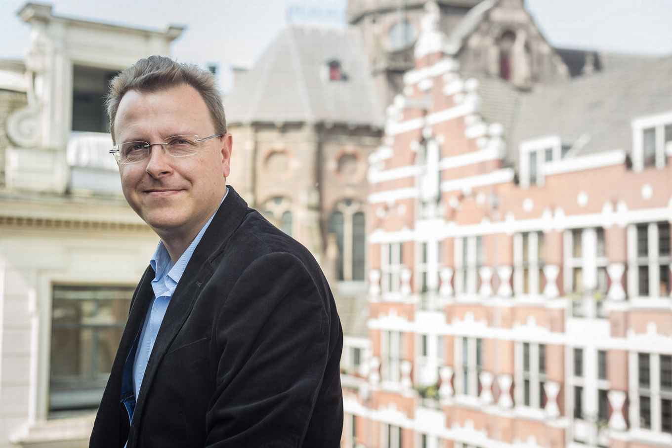 dhr. prof. dr. Gabri Tussenbroek, hoogleraar FGw, Stedelijke identiteit en monumenten, in het bijzonder van de stad Amsterdam