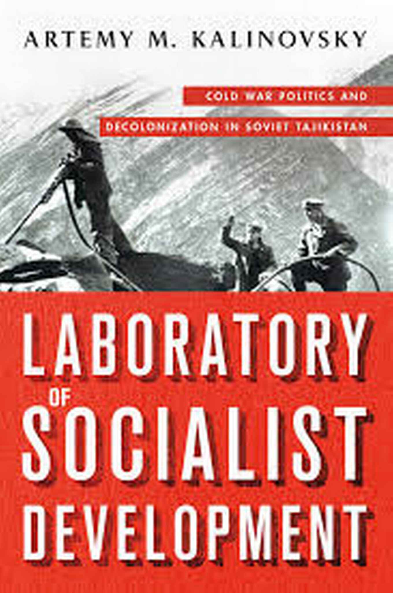 Boekomslag Laboratory of Socialist Development: Cold War Politics and Decolonization in Soviet Tajikistan