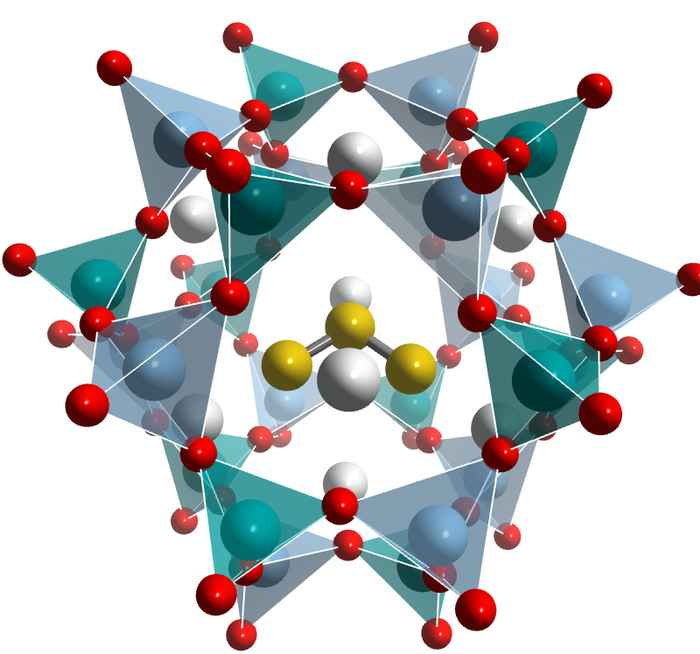 Atomic structure of the blue lazurite mineral