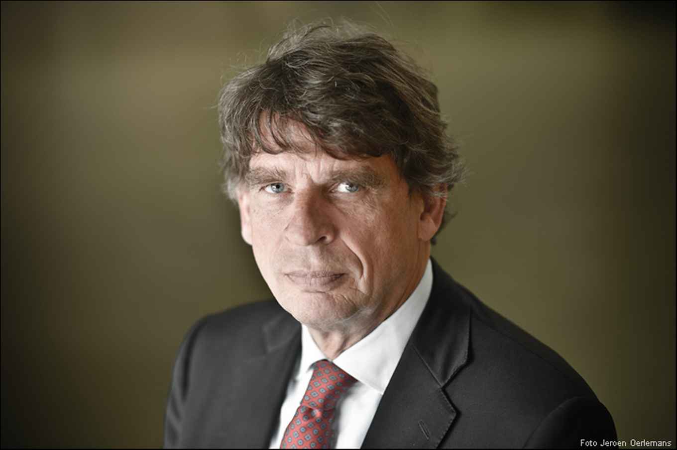 dhr. prof dr. Kees Punt, medewerker AMC hoogleraar Inwendige geneeskunde, i.h.b. medische oncologie