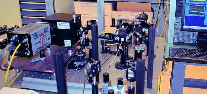 Lab MOlecular Photonics