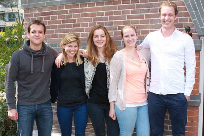 Studenten Tes Flapper, Simon Mineur, Isabel Verkes, Pieter Spuijbroek en Dewi Krop namen in 2012-2013 deel aan de Willem C. Vis Moot Court.