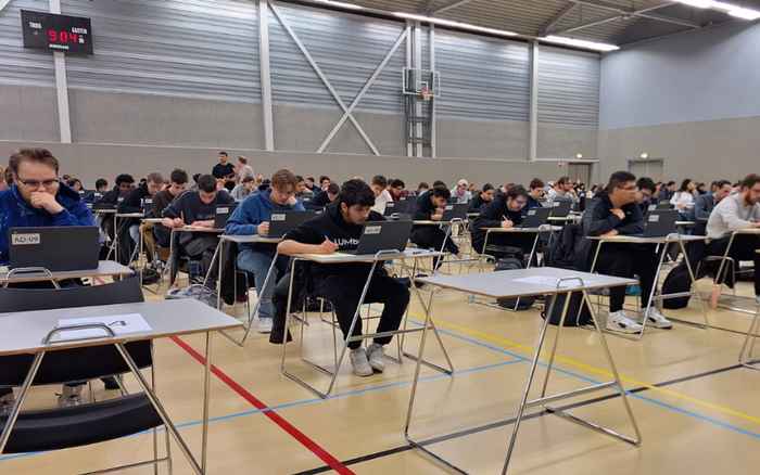 Students are making an online test