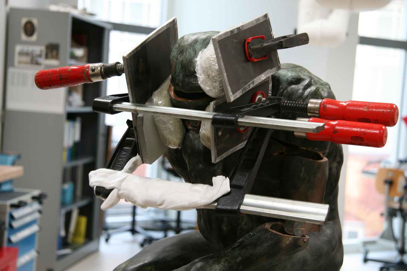 Restauratie van de Larense Denker van Rodin