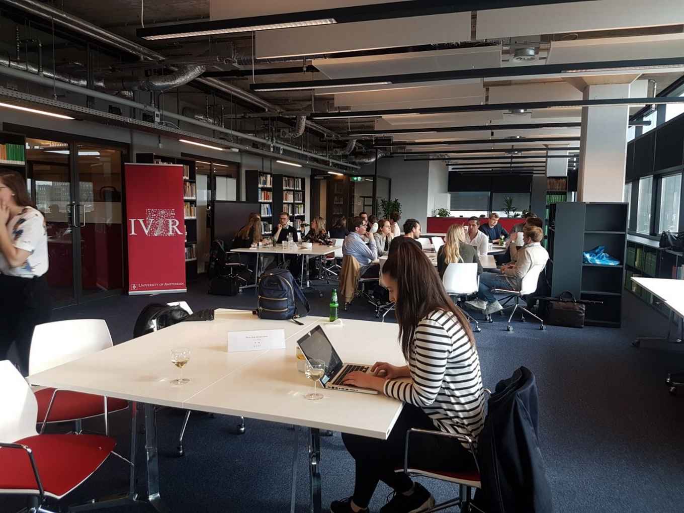 Clinic - met banner IViR