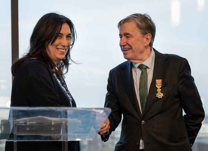 Locoburgemeester van Amsterdam Hester van Buren (L) en Hans Amman