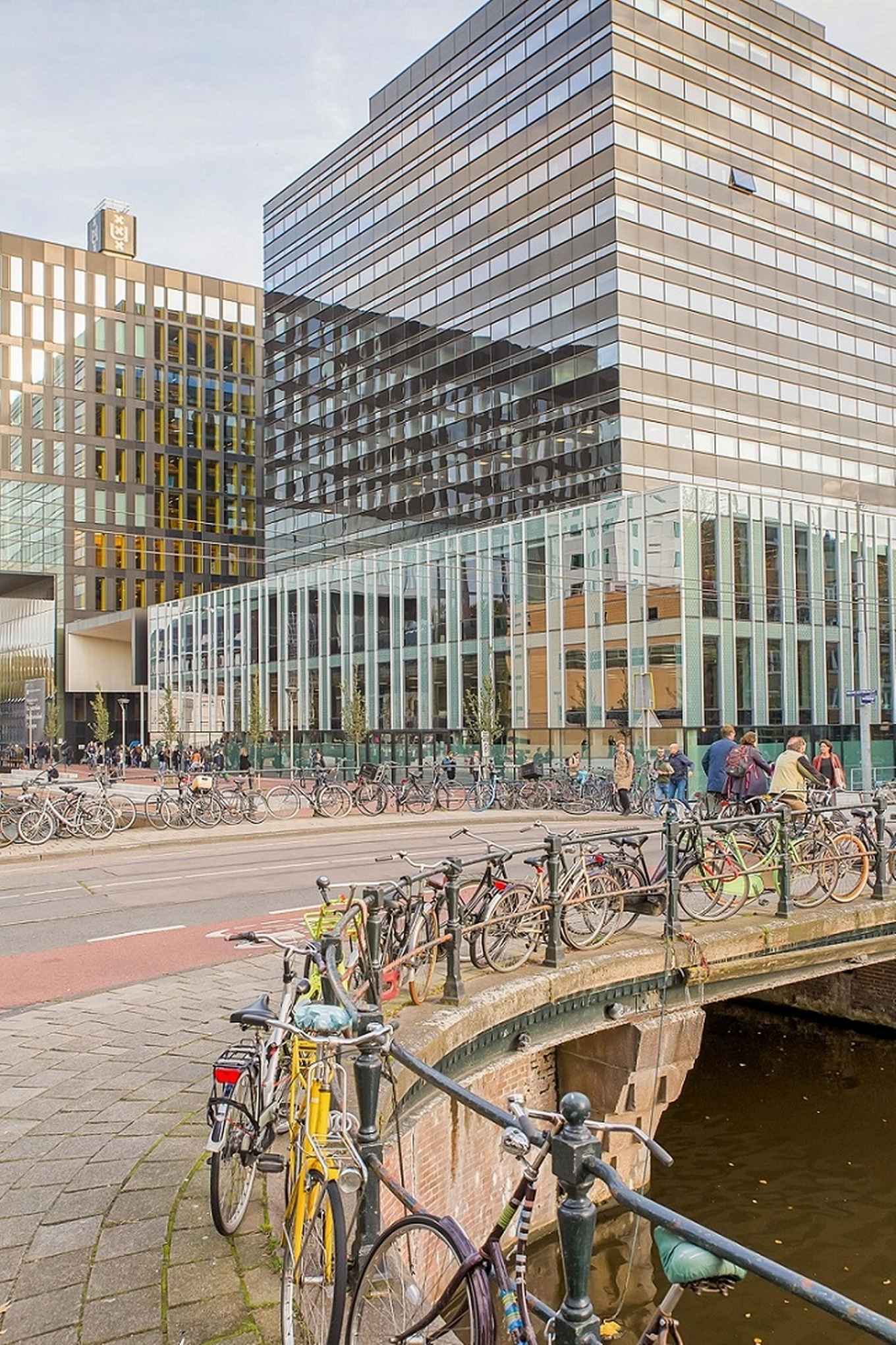 UvA Roeterseiland REC A staand