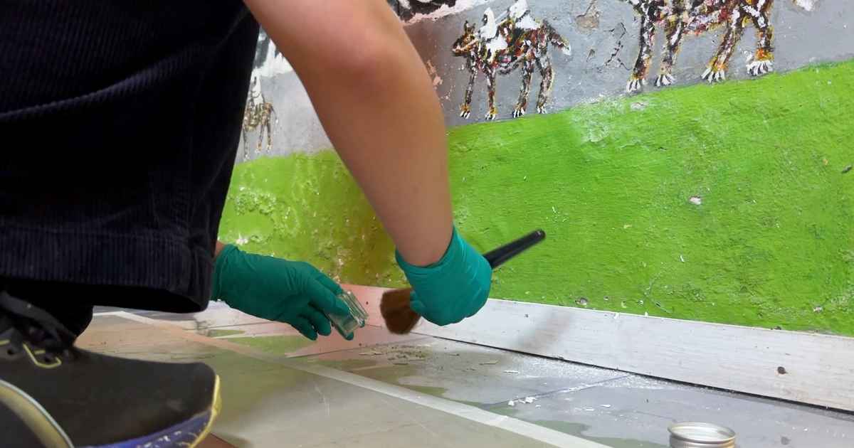 Studenten Conservering en restauratie onderzoeken wandschilderingen Ruurd Wiersma