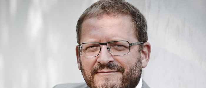 dhr. prof. dr. Emile Schrijver, medewerker FGw, hoogleraar Geschiedenis van het Joodse Boek
